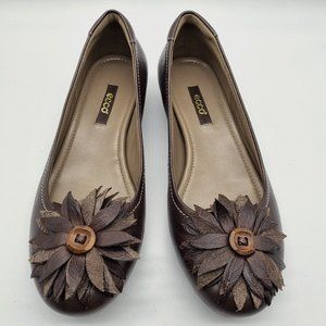 NWOT - ECCO Brown Leather Keystone Flower On Flats Size 6-6.5